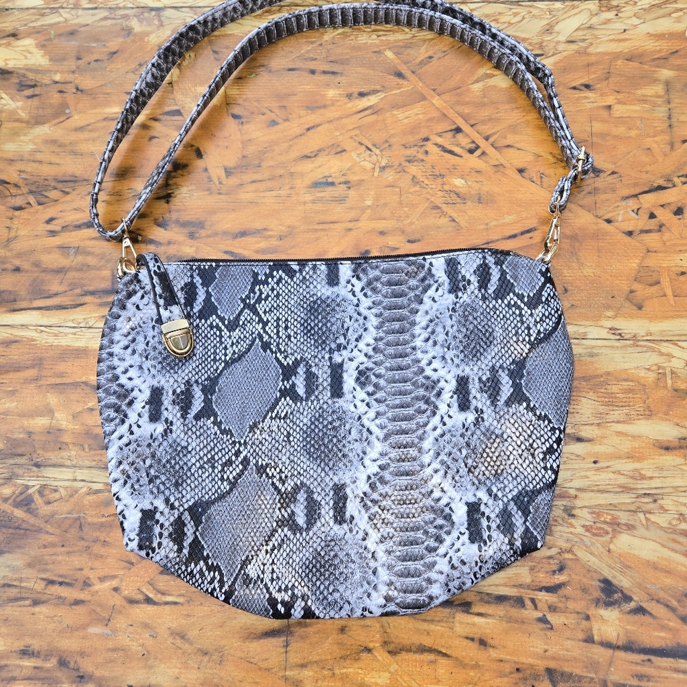 Stylish Snake Print Shoulder Bag